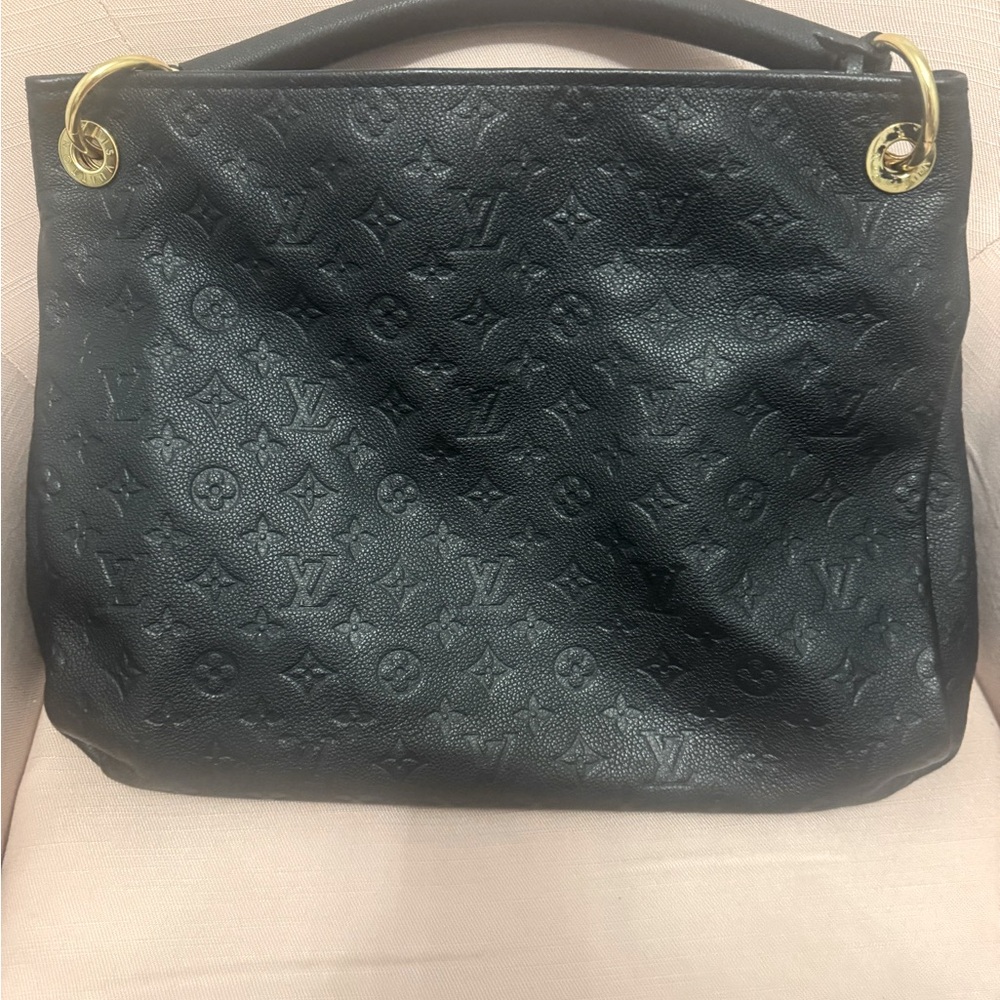 LOUIS VUITTON ARTSY BLACK BAG